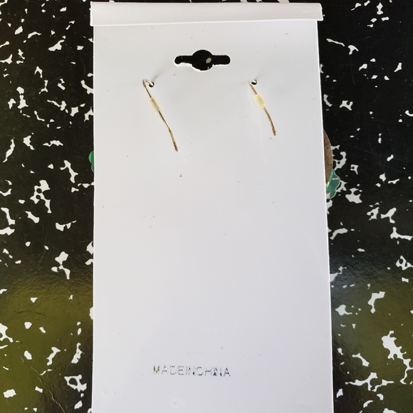 Green Beaded Dangling Earrings - Picture 2 of 2